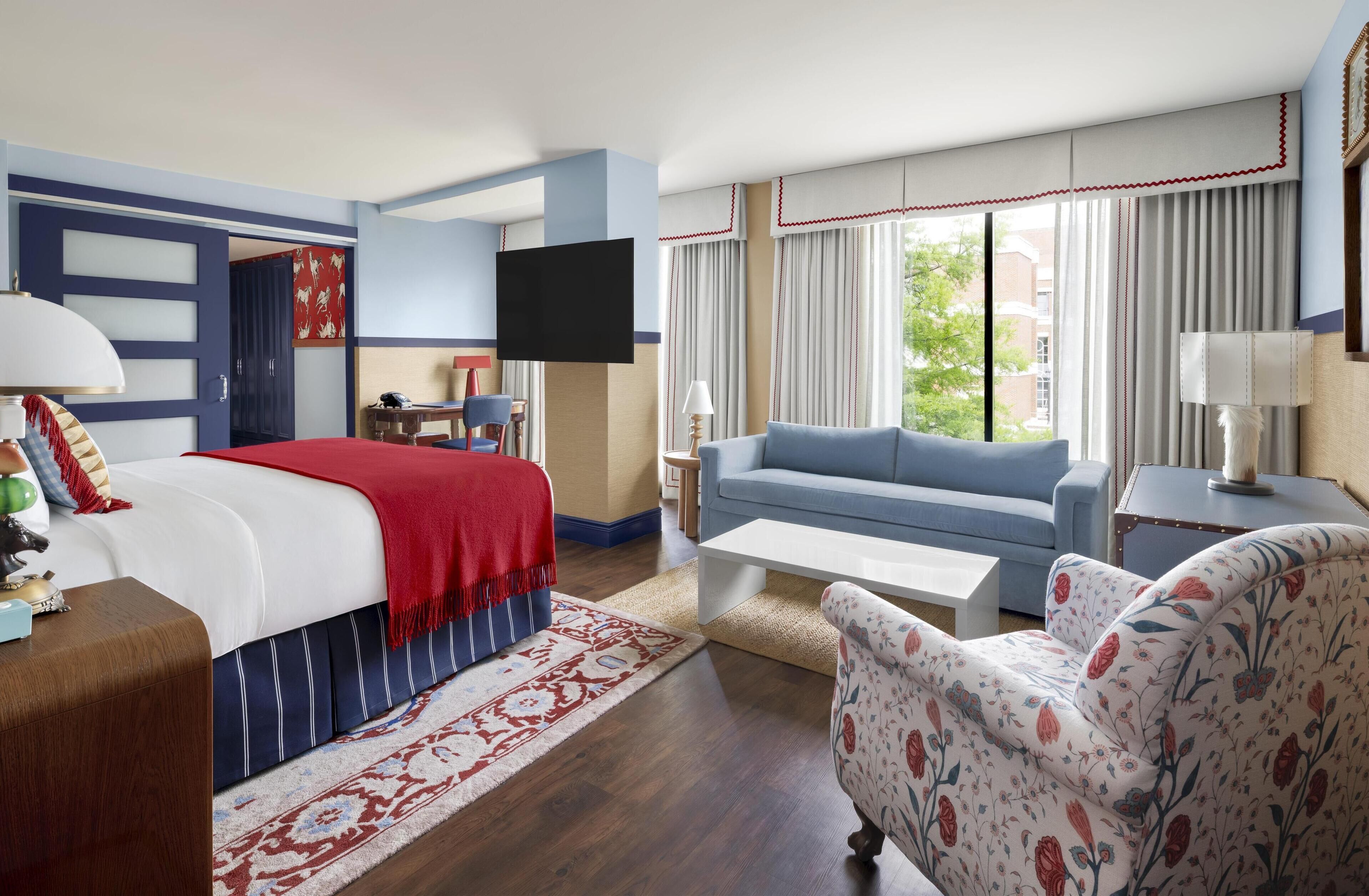 deluxe room, 1 king bed (university view) | living area | 37-inch flat-screen tv with cable channels, tv