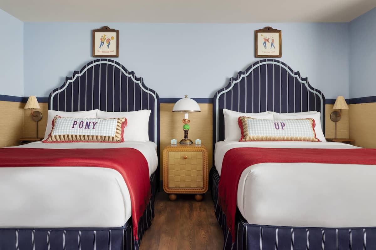 Egyptian cotton sheets, premium bedding, in-room safe, desk