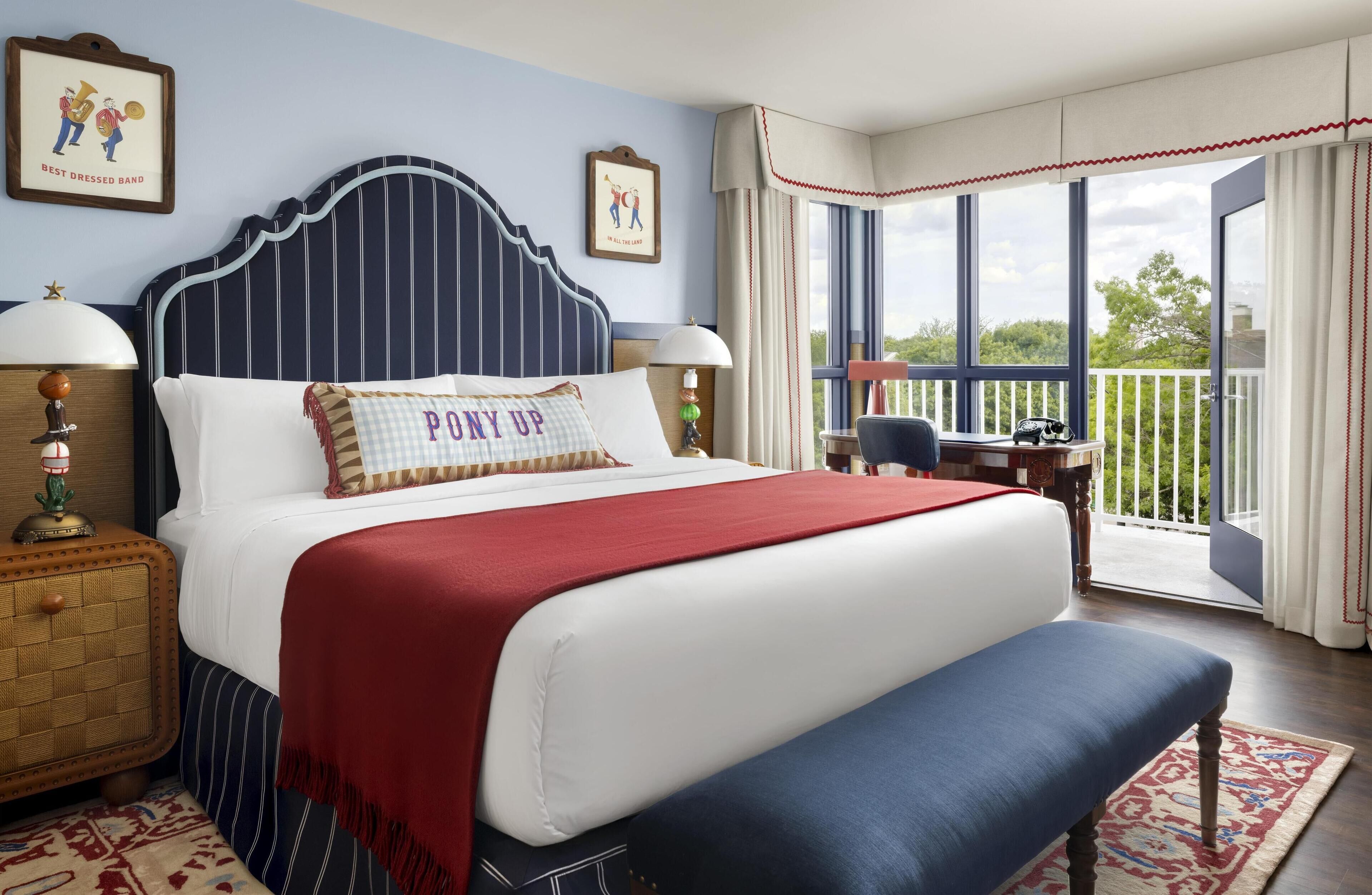 egyptian cotton sheets, premium bedding, in-room safe, desk