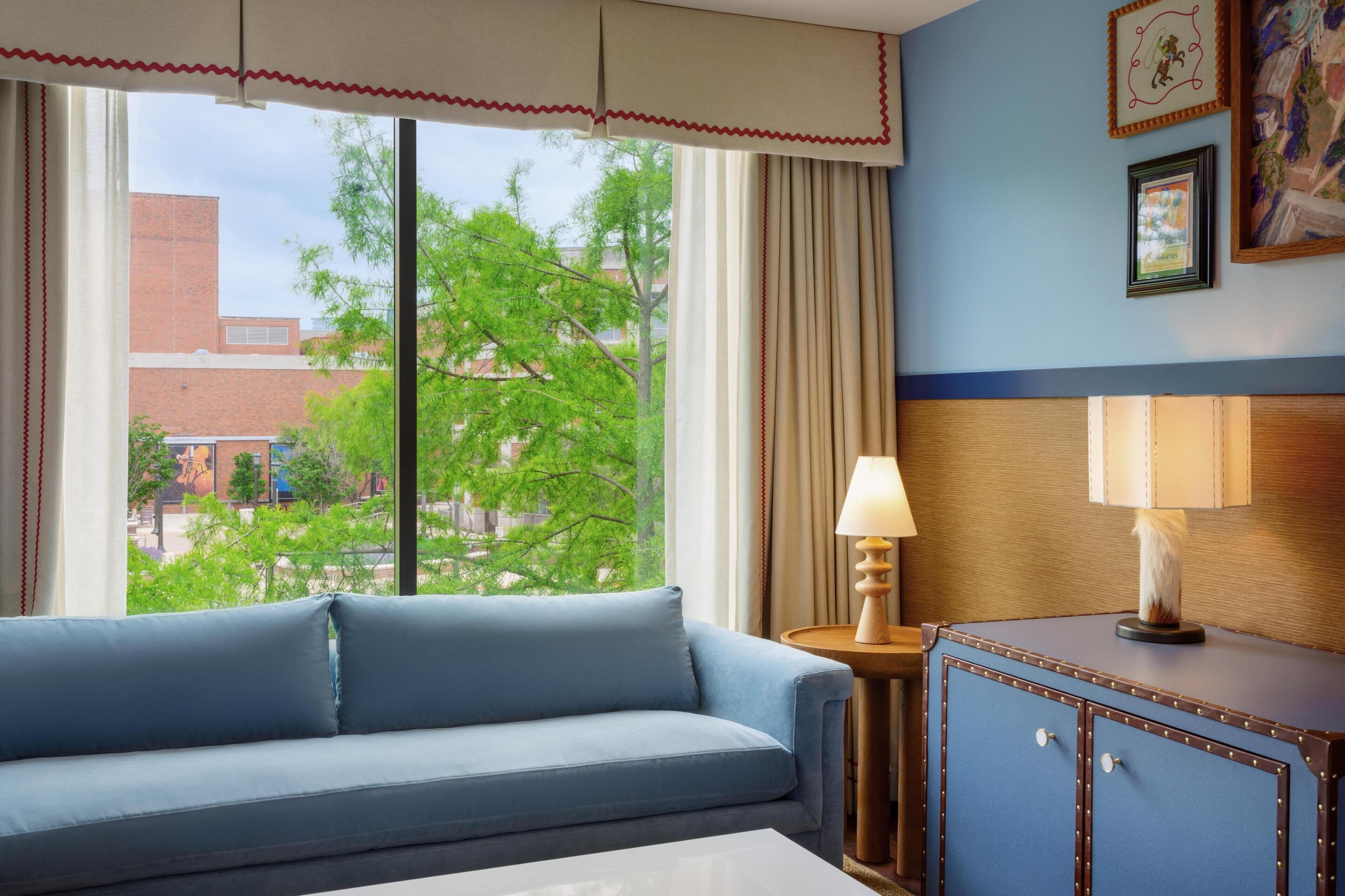 deluxe room, 1 king bed (university view) | living area | 37-inch flat-screen tv with cable channels, tv