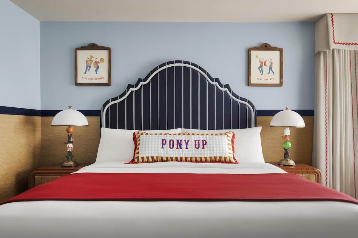 Egyptian cotton sheets, premium bedding, in-room safe, desk
