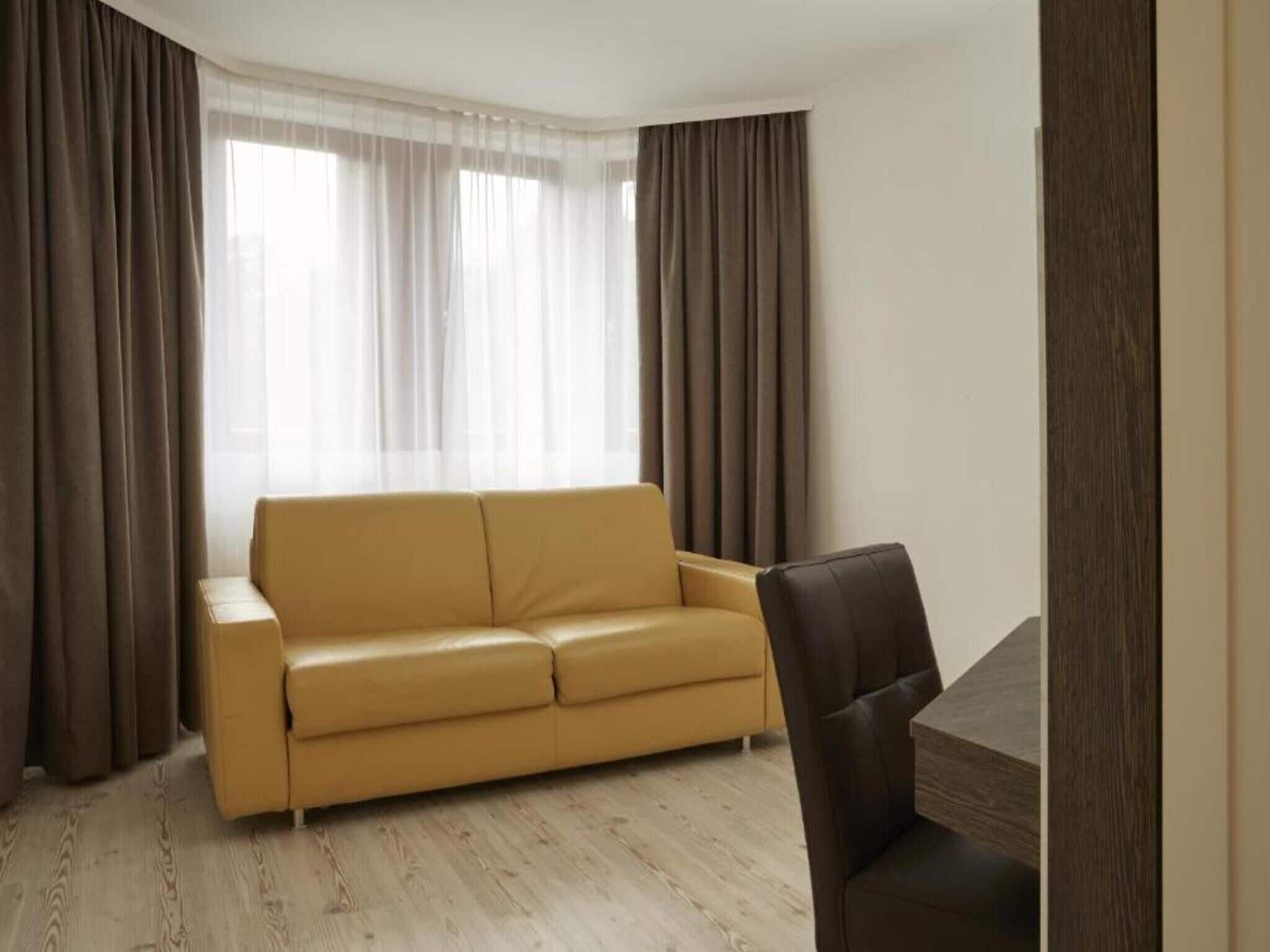 Studio familial, 1 chambre | Literie de qualité, lit avec matelas à plateau-coussin, bureau