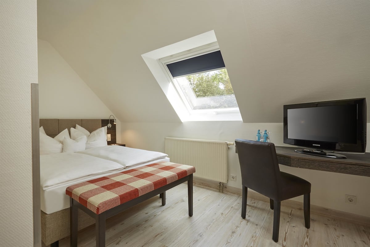 Superior Double or Twin Room, 1 Bedroom | Premium bedding, pillow-top beds, desk, laptop workspace