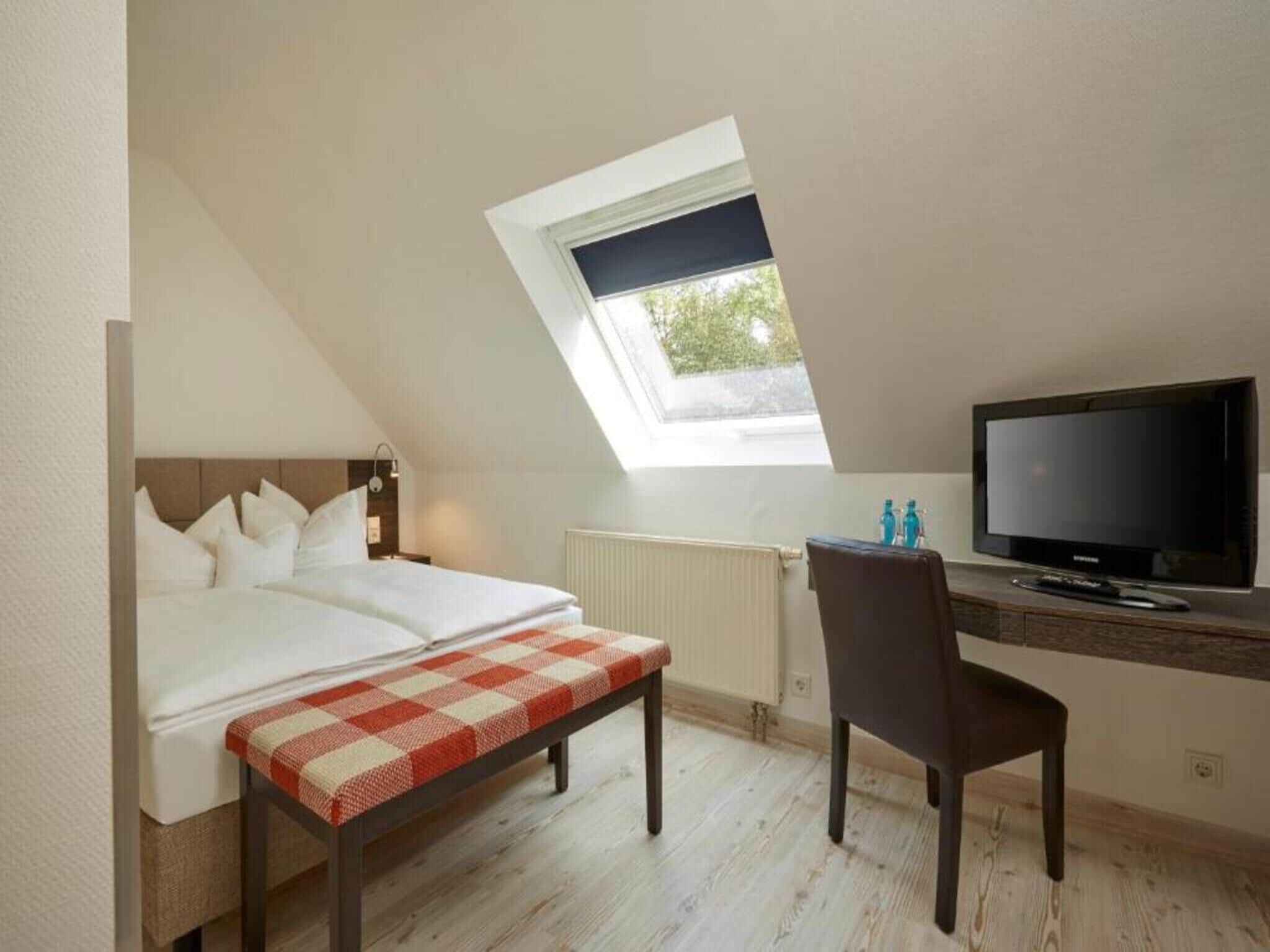 Chambre supérieure double ou avec lits jumeaux, 1 chambre | Literie de qualité, lit avec matelas à plateau-coussin, bureau