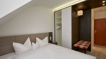 Superior Single Room, 1 Bedroom | Premium bedding, pillowtop beds, desk, laptop workspace