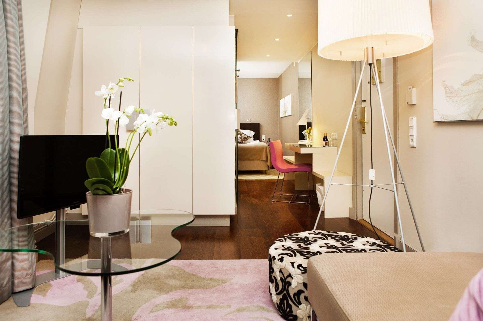 hypo-allergenic bedding, minibar, in-room safe, desk