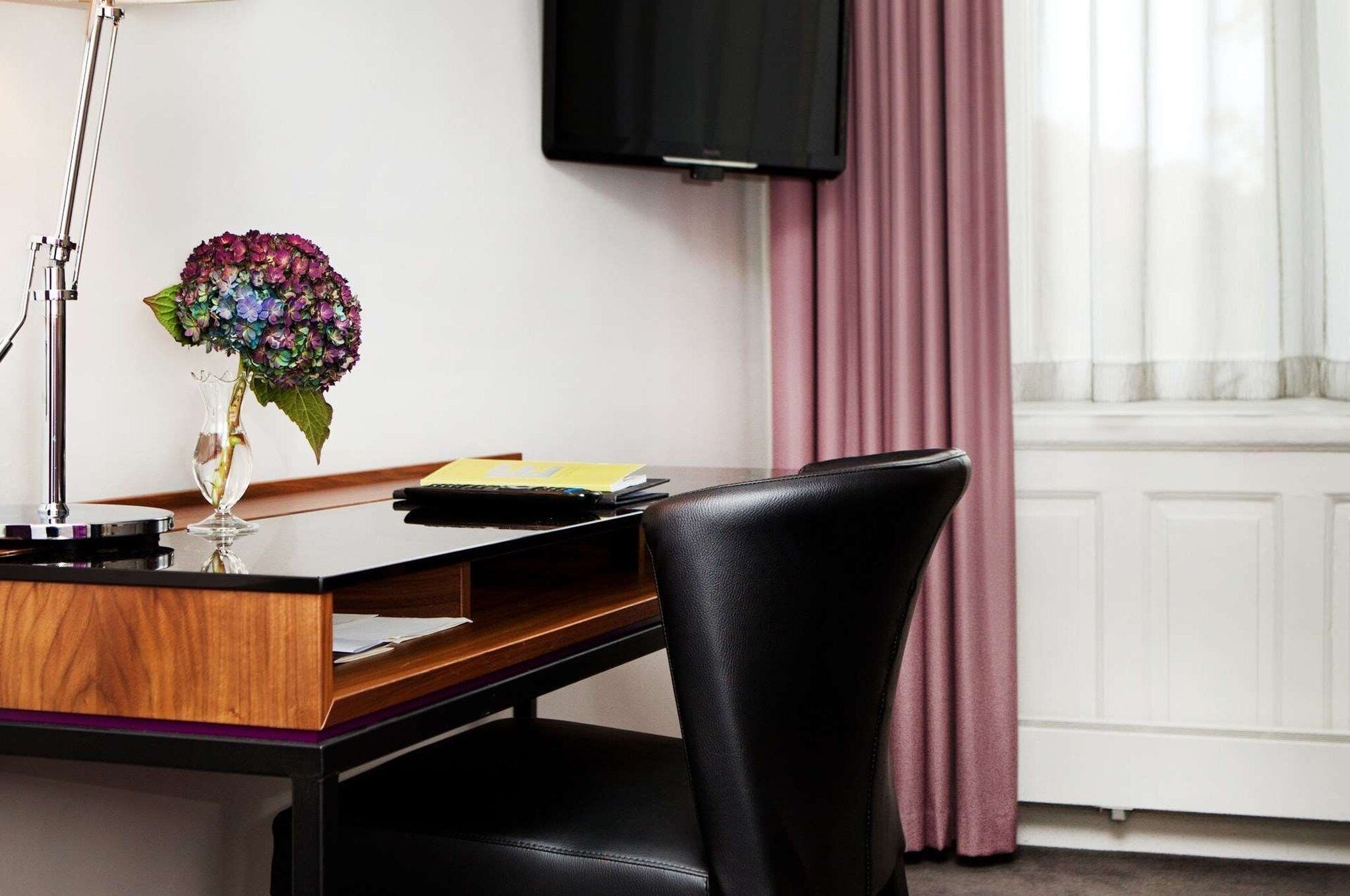 hypo-allergenic bedding, minibar, in-room safe, desk