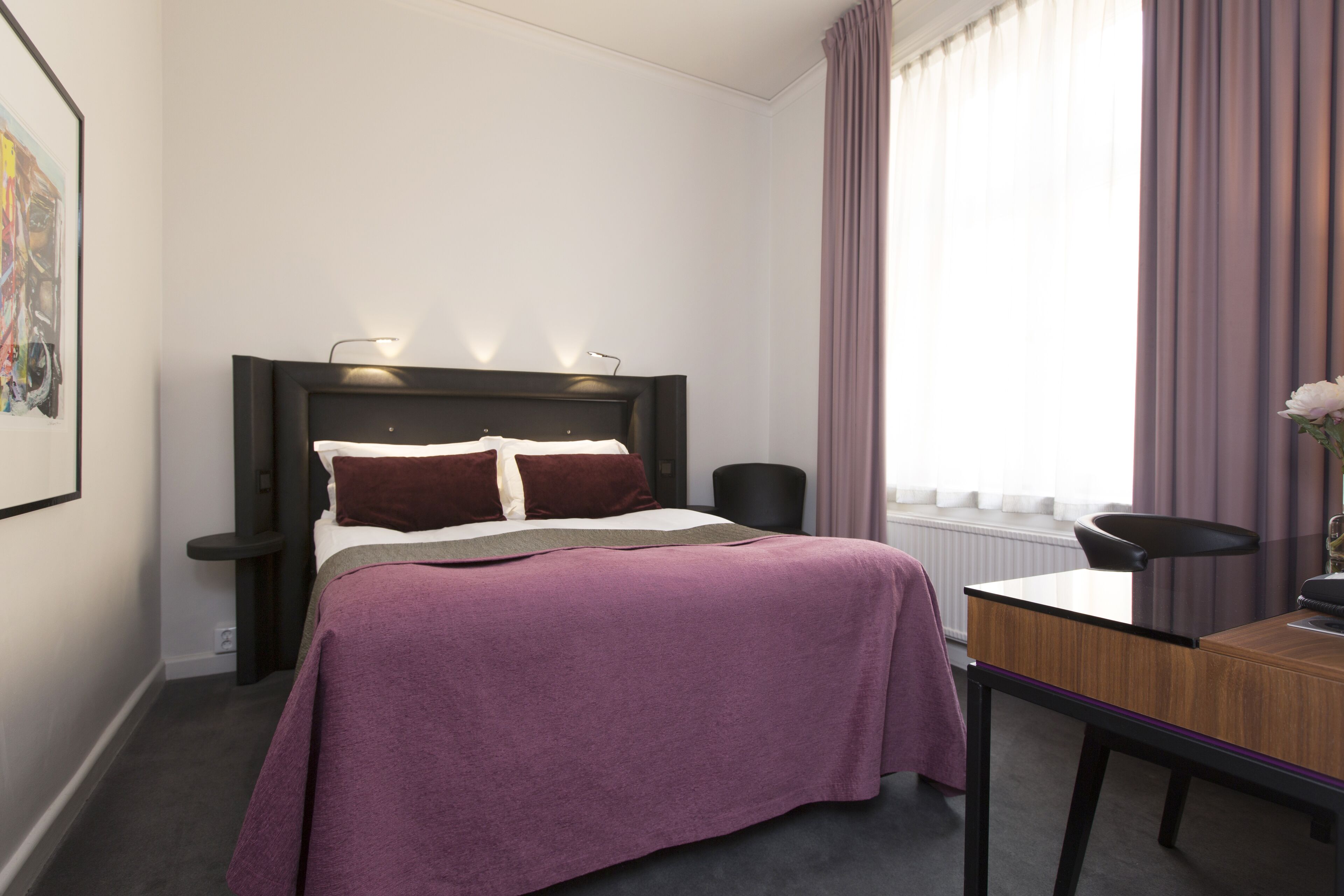 Literie hypoallergénique, minibar, coffres-forts dans les chambres