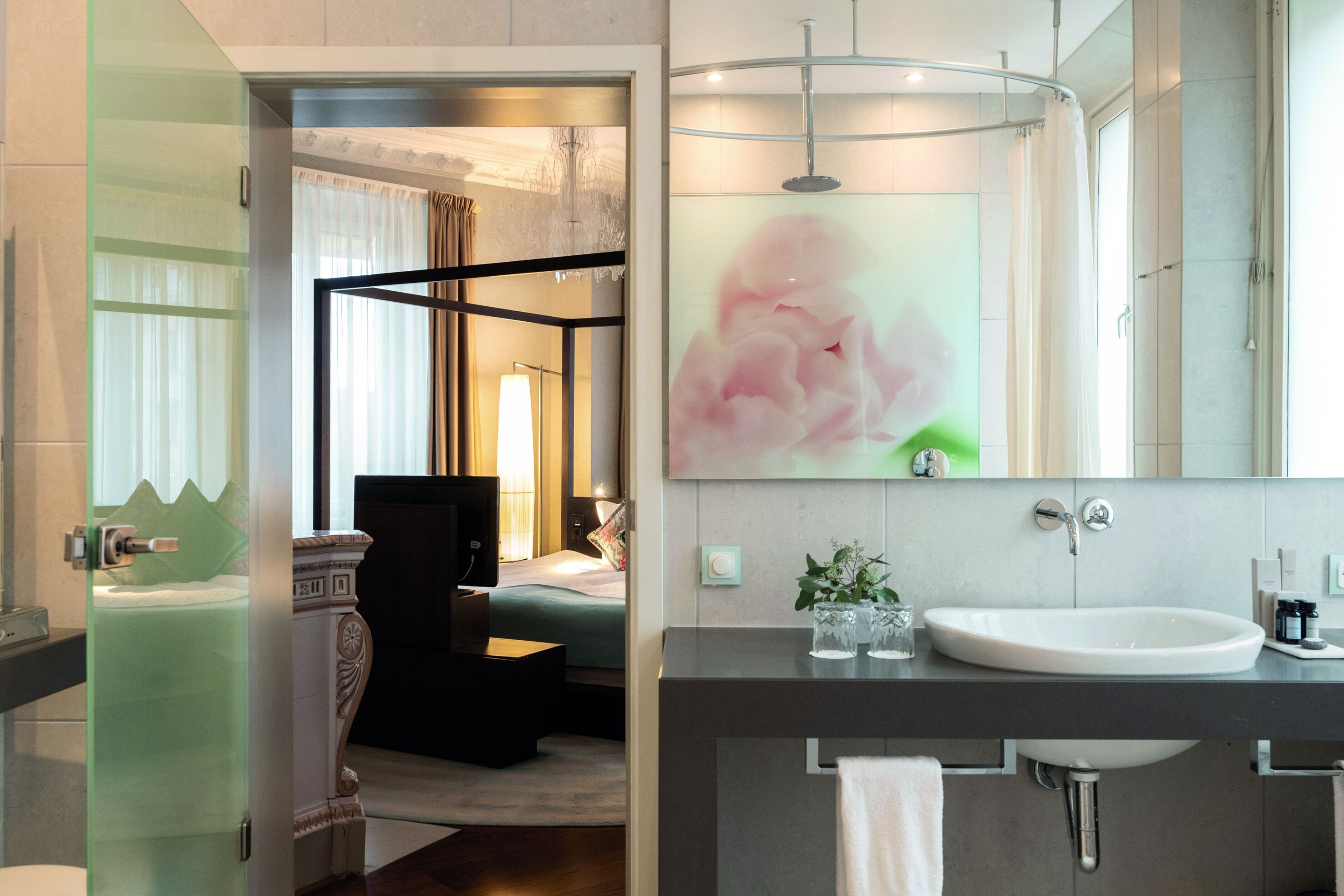 suite | bathroom | shower, eco-friendly toiletries, hair dryer, towels