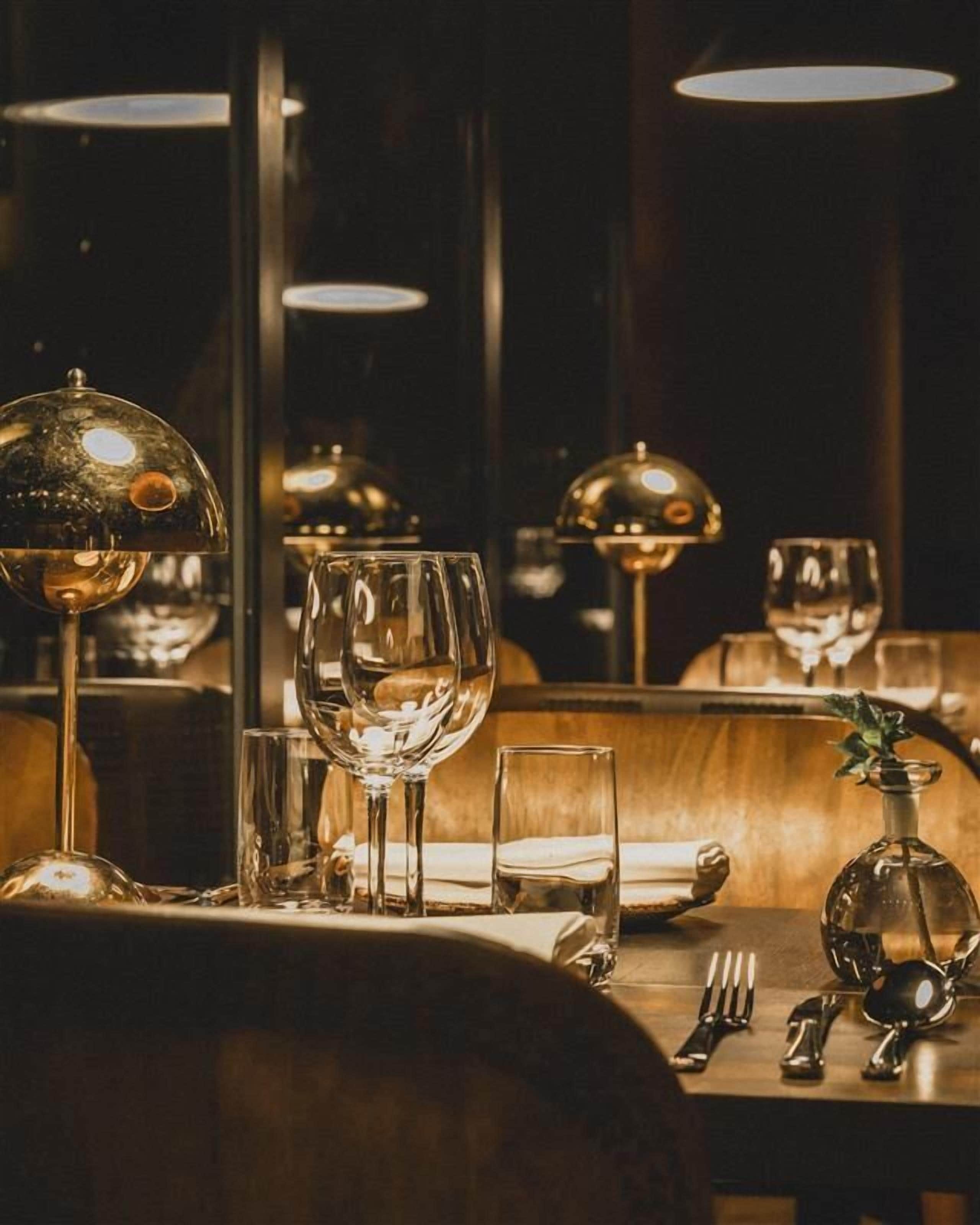 Morgunverður, hádegisverður og kvöldverður í boði