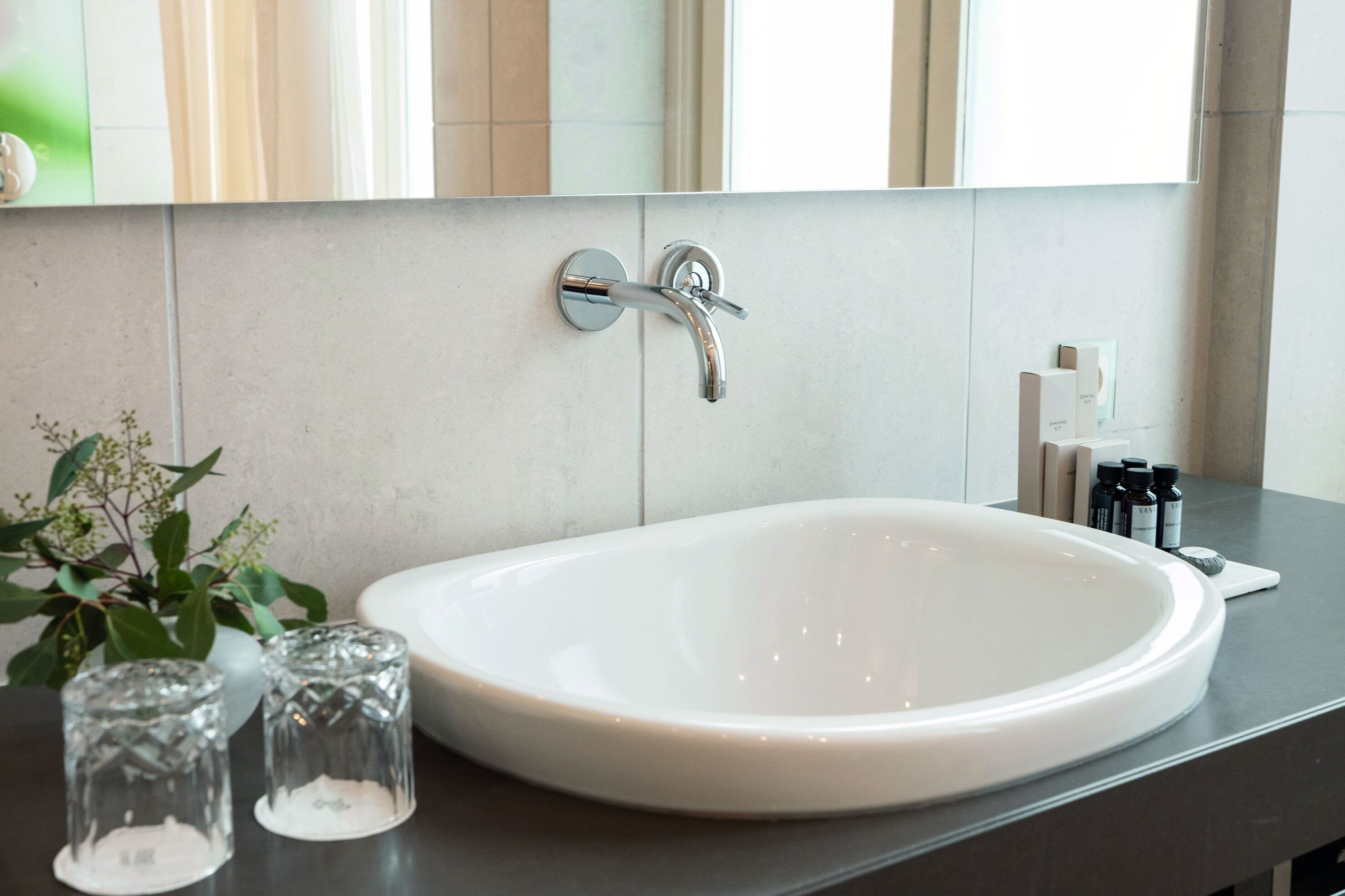 suite | bathroom sink