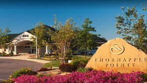 A sign for Thornapple Pointe with a clear view of the building and surrounding landscaping. - Comfort Inn Grand Rapids Airport (Grand Rapids)