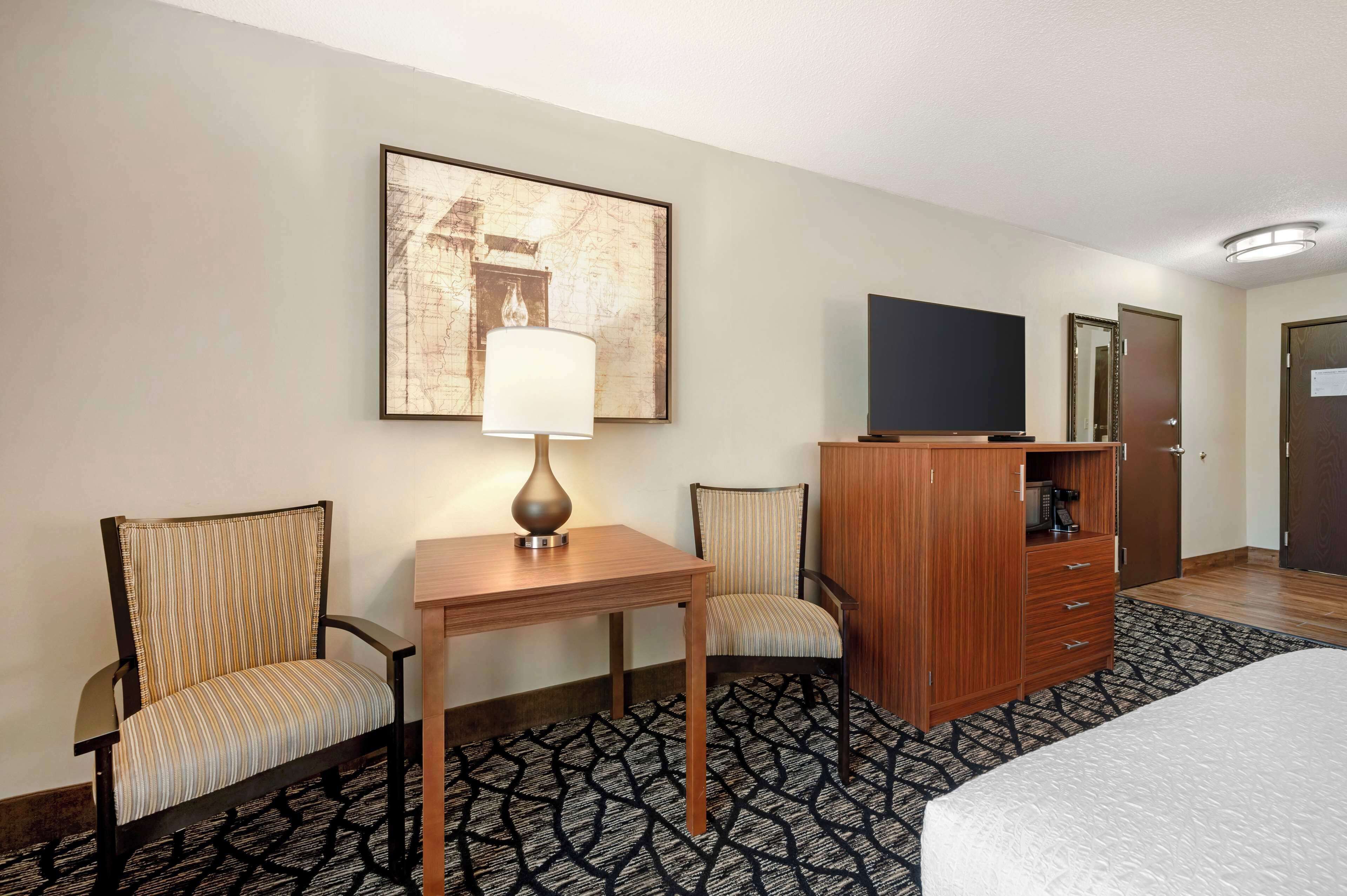 1 bedroom, individually decorated, individually furnished, desk