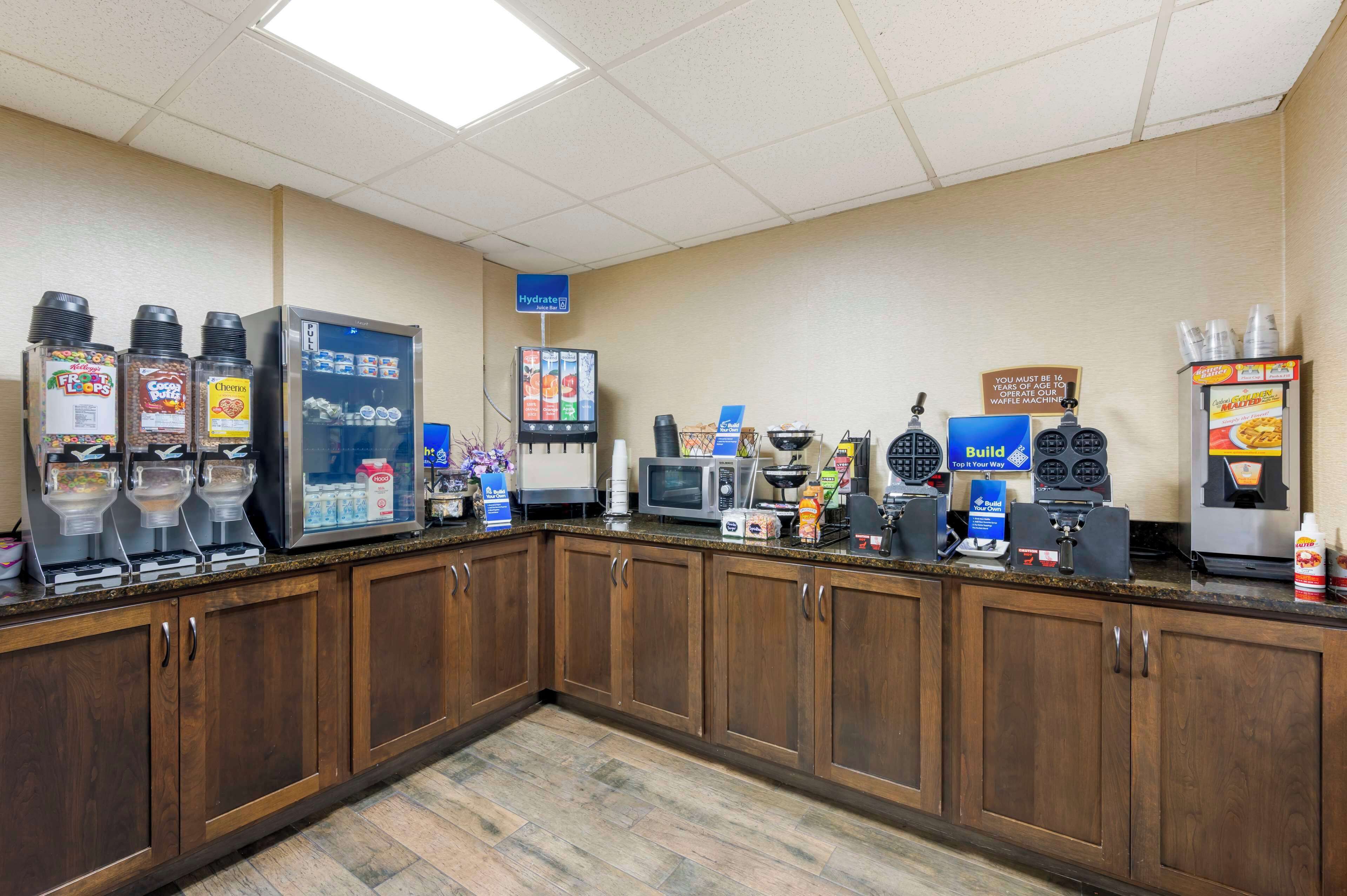 free daily continental breakfast