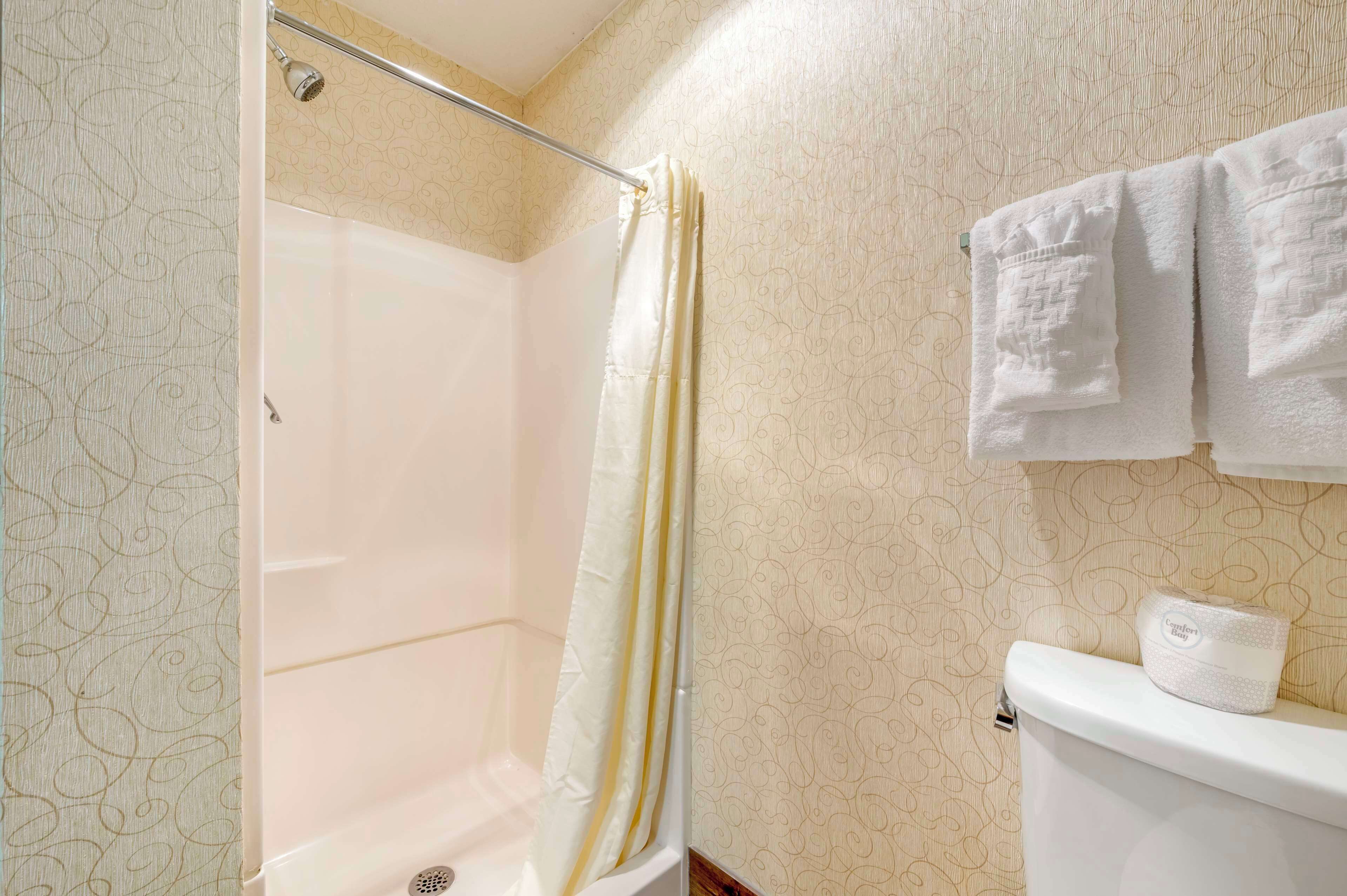 1 bedroom, individually decorated, individually furnished, desk