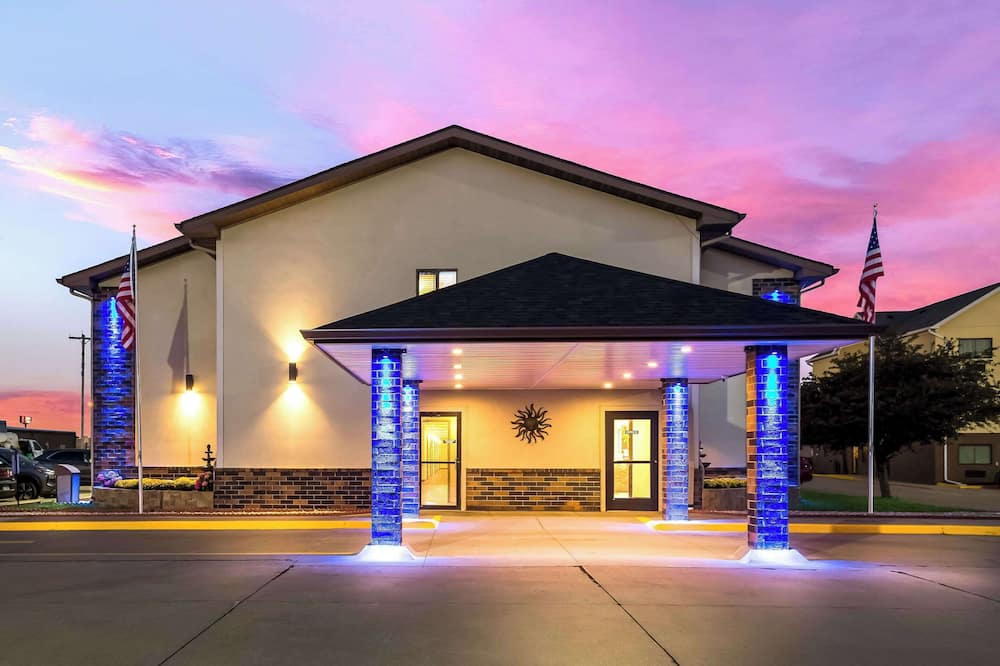 Quality Inn Galesburg near US Highway 34 and I-74