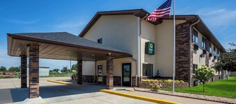 Quality Inn Galesburg near US Highway 34 and I-74