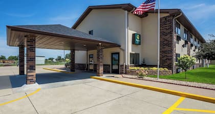 Quality Inn Galesburg near US Highway 34 and I-74