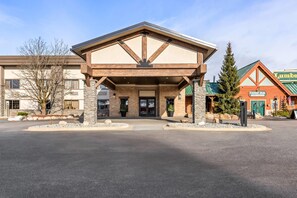 Exterior - Lumber Jack Lodge, an Ascend Collection Hotel (West Branch)
