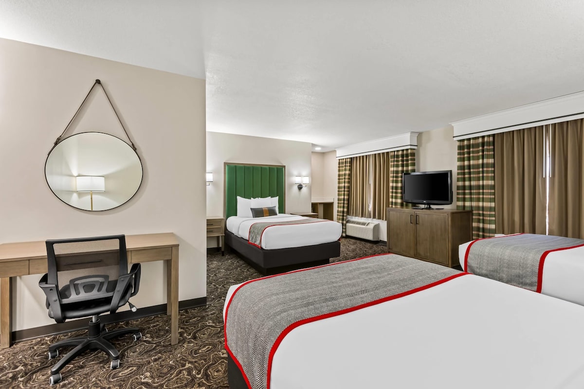 Standard Room, Multiple Beds, Non Smoking | Free WiFi, bed sheets