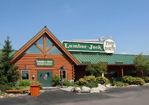 Lunch and dinner served, American cuisine