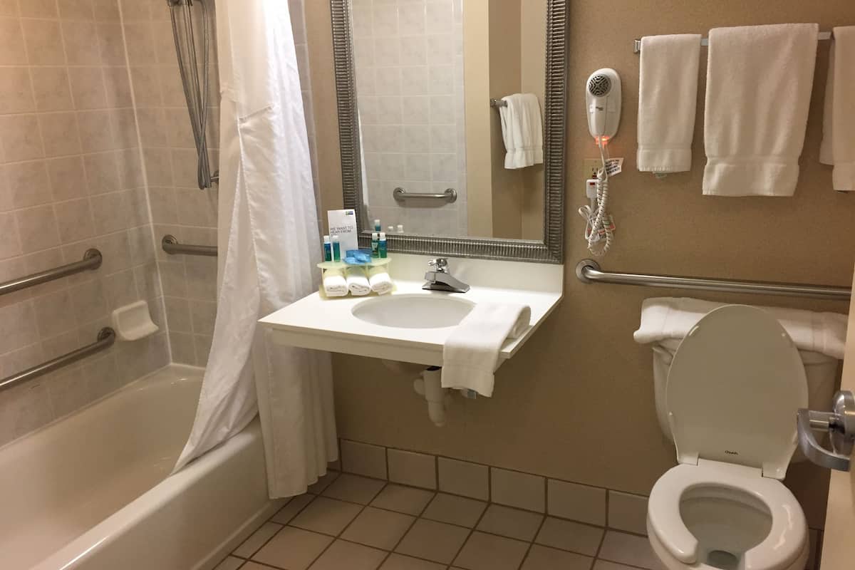 room, 1 king bed, accessible, bathtub (hearing, mobility) | bathroom | combined shower/bathtub, hair dryer, towels