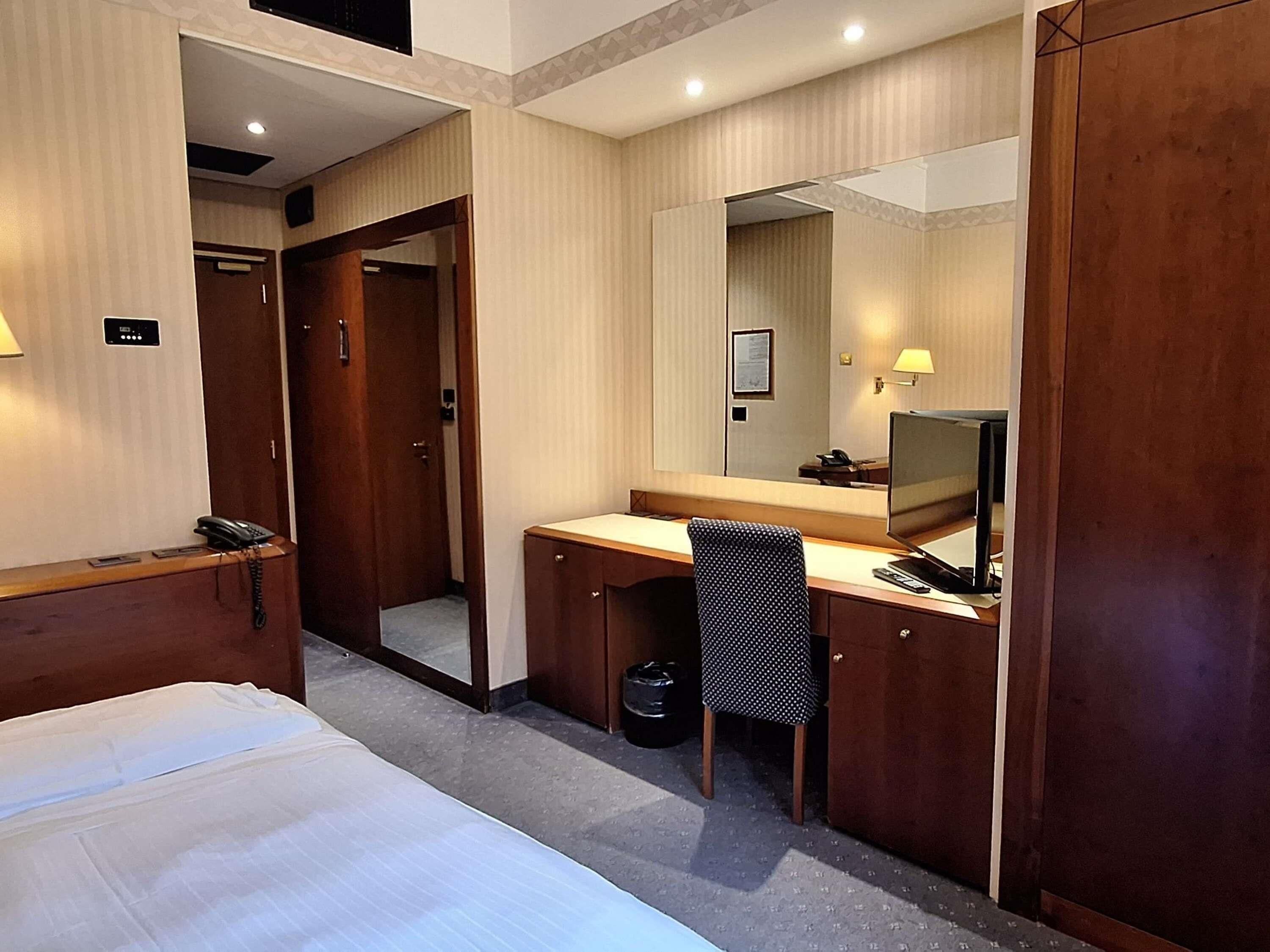 스탠다드룸, 싱글침대 1개 | 미니바, 책상, 암막 커튼, 방음 설비