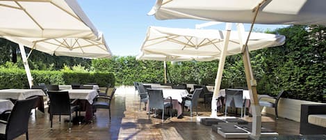 Lunsj og middag serveres