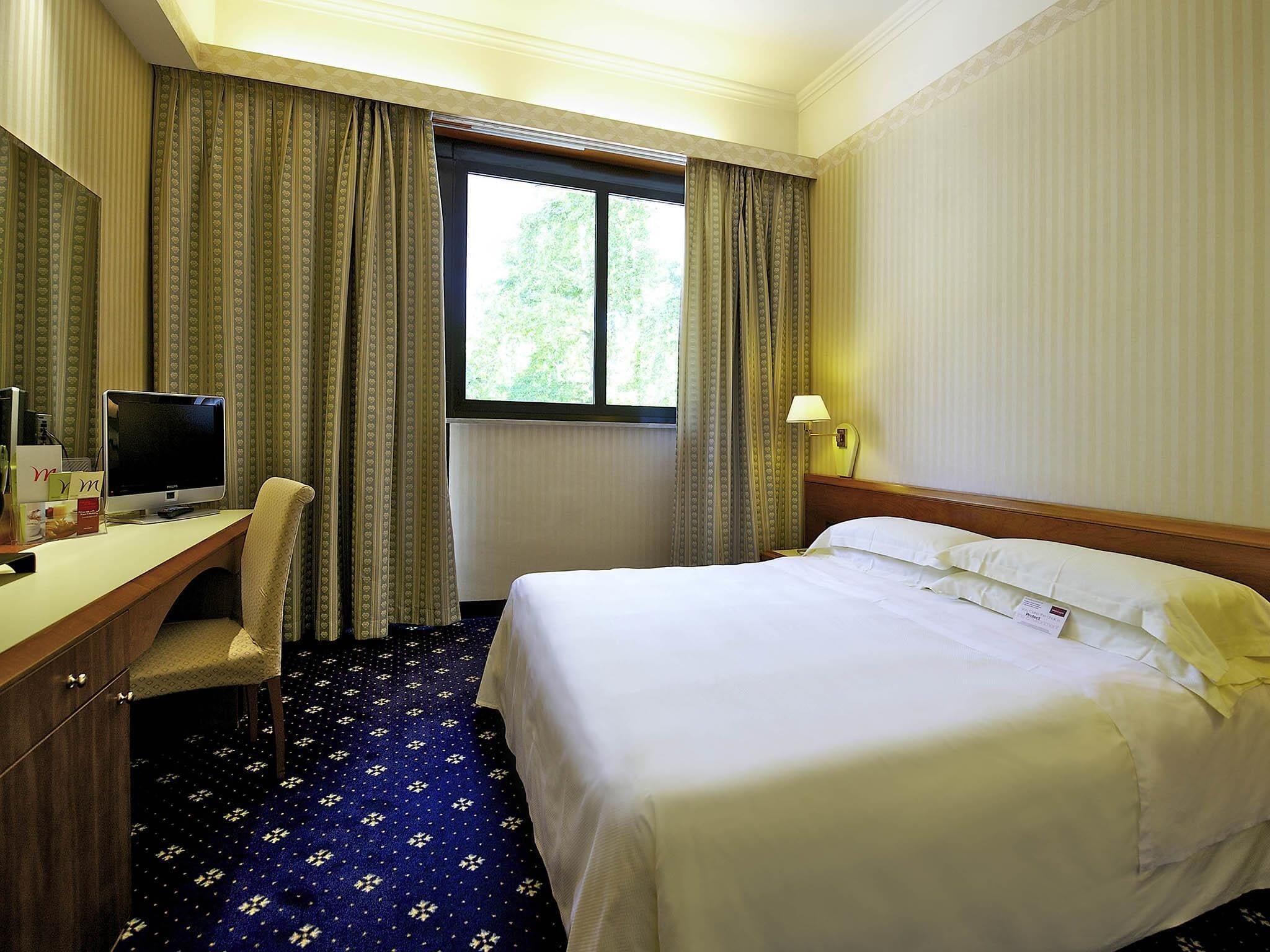 Kamar Standar, 1 Tempat Tidur Double | Minibar, meja kerja, tirai kedap cahaya, dan kedap suara