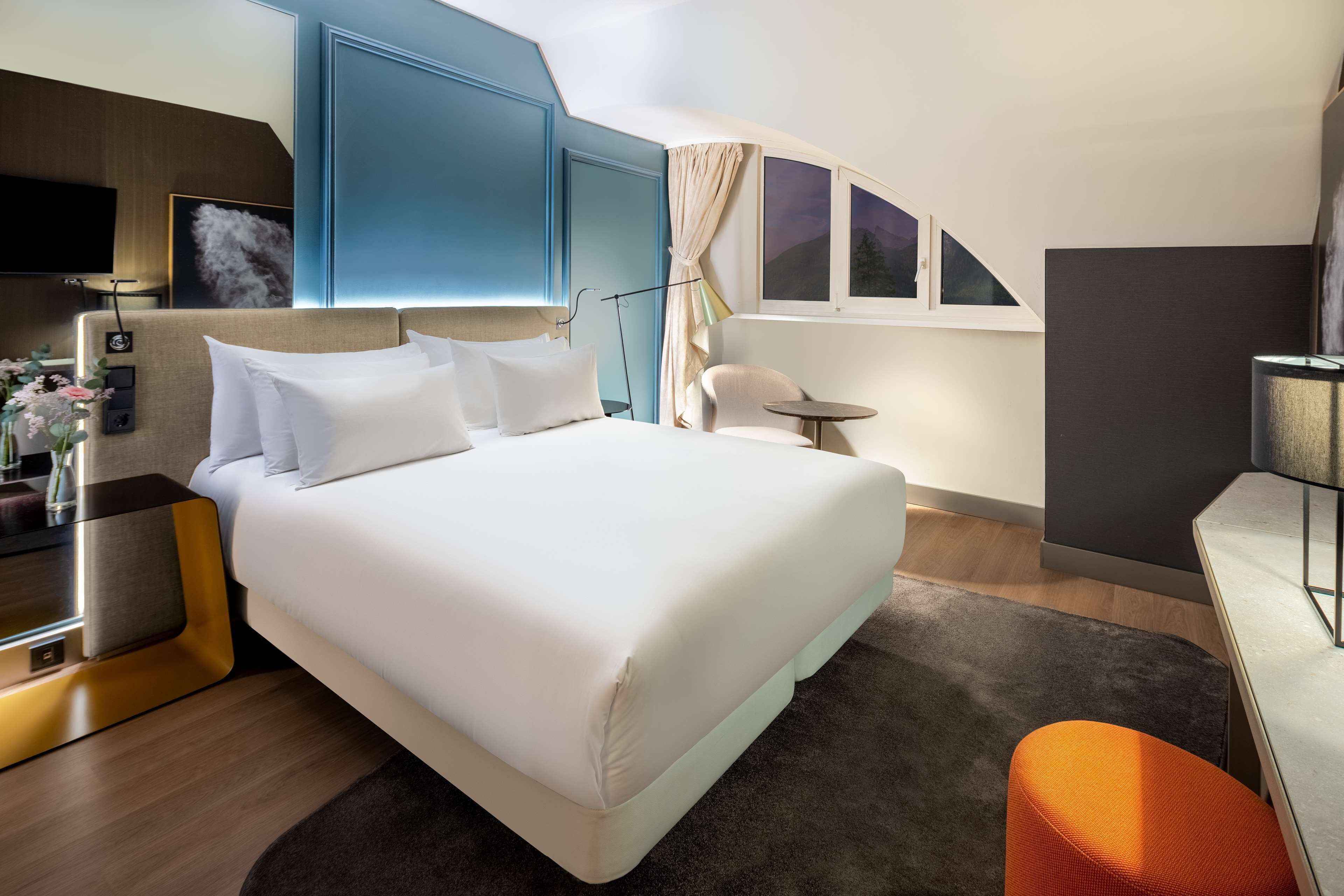 pillow-top beds, minibar, in-room safe, desk