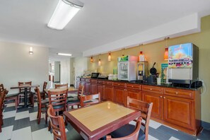 Desayuno continental gratuito y diario