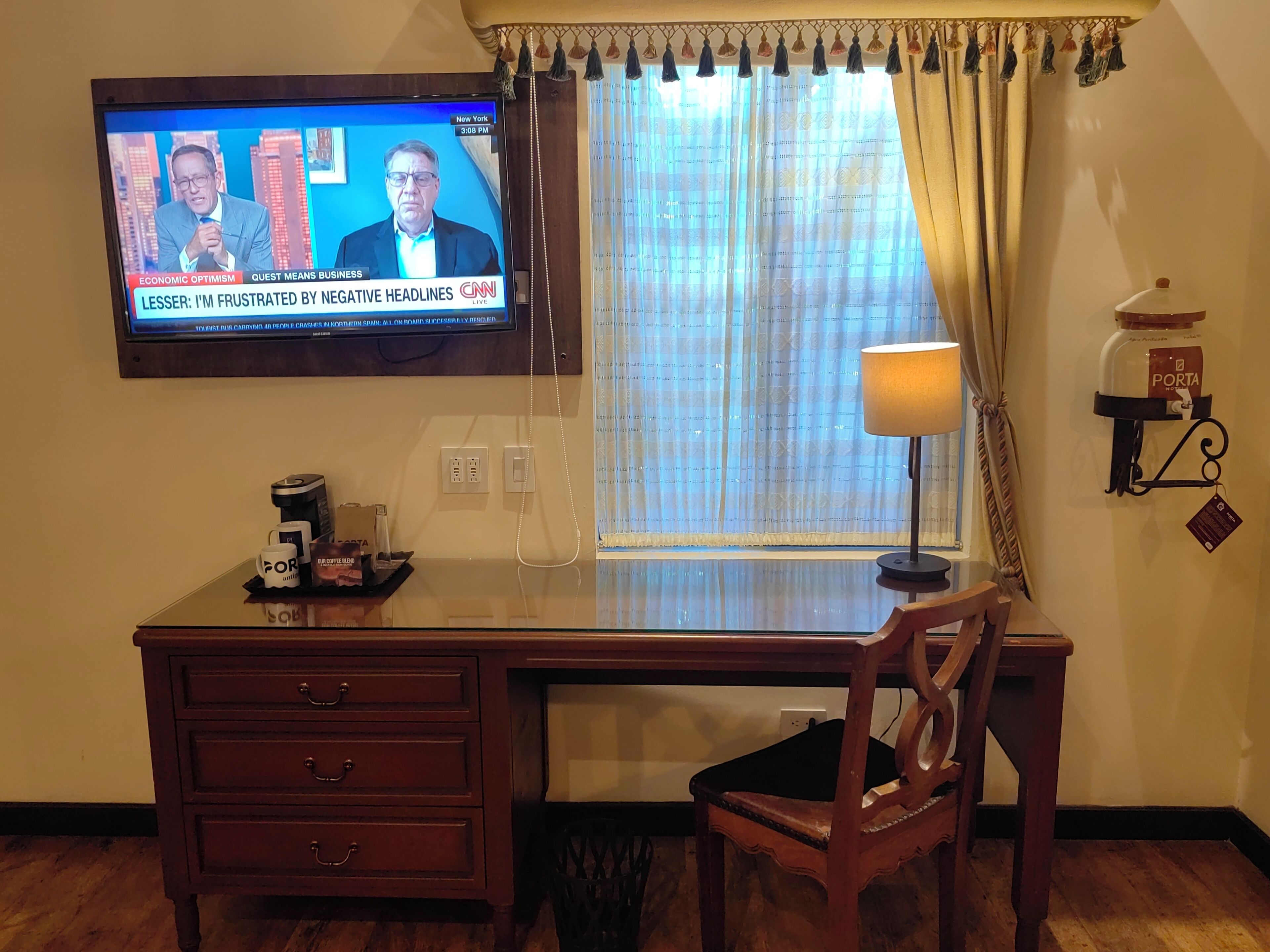 deluxe room, 1 king bed | television