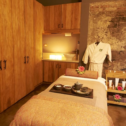 Couples treatment rooms, sauna, steam room, body treatments