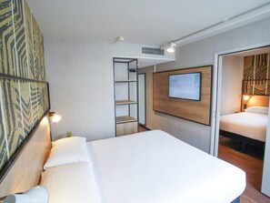 Standard Suite, 2 Double Beds | Select Comfort beds, in-room safe, desk, soundproofing - ibis Tours Centre Giraudeau (Tours)