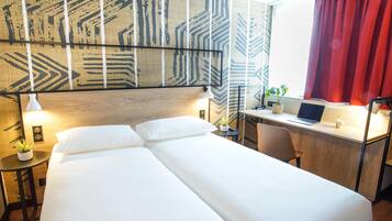 Standard Room, 2 Single Beds | Select Comfort beds, in-room safe, desk, soundproofing