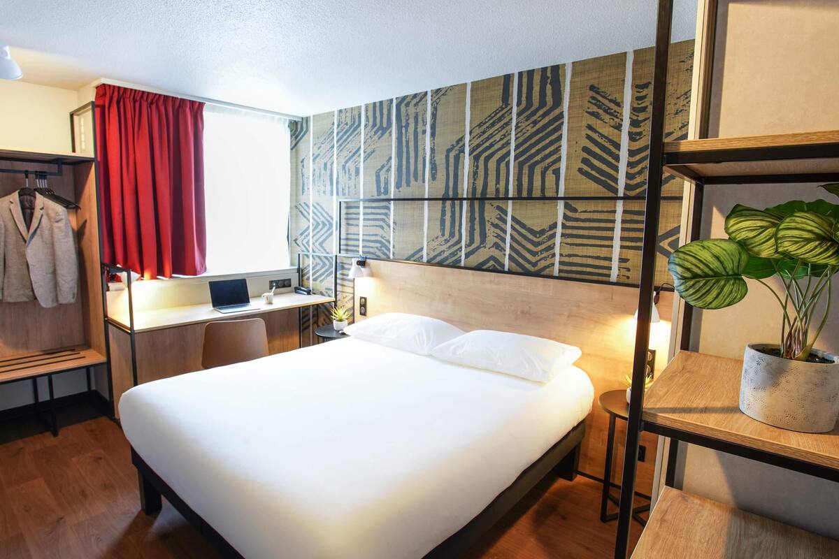 standard room, 1 double bed | select comfort beds, in-room safe, desk, soundproofing