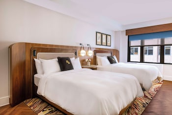 Egyptian cotton sheets, premium bedding, in-room safe, desk at The Benjamin Royal Sonesta New York