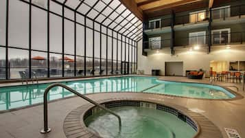 Indoor pool, sun loungers