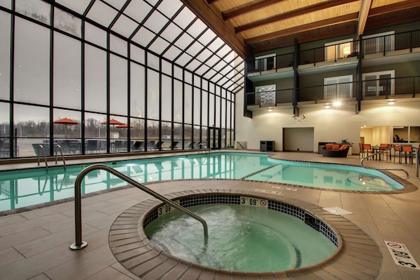 Indoor pool, sun loungers