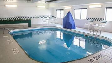 Indoor pool, sun loungers