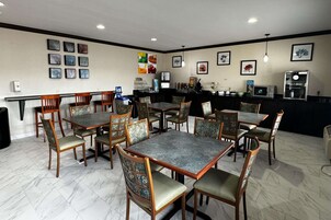 Free full breakfast on weekdays