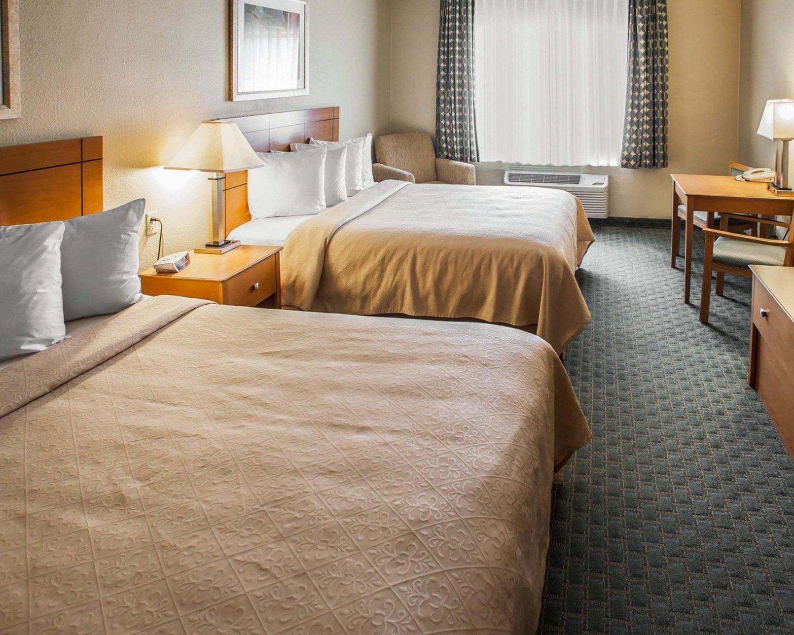 Premium bedding, in-room safe, laptop workspace, iron/ironing board