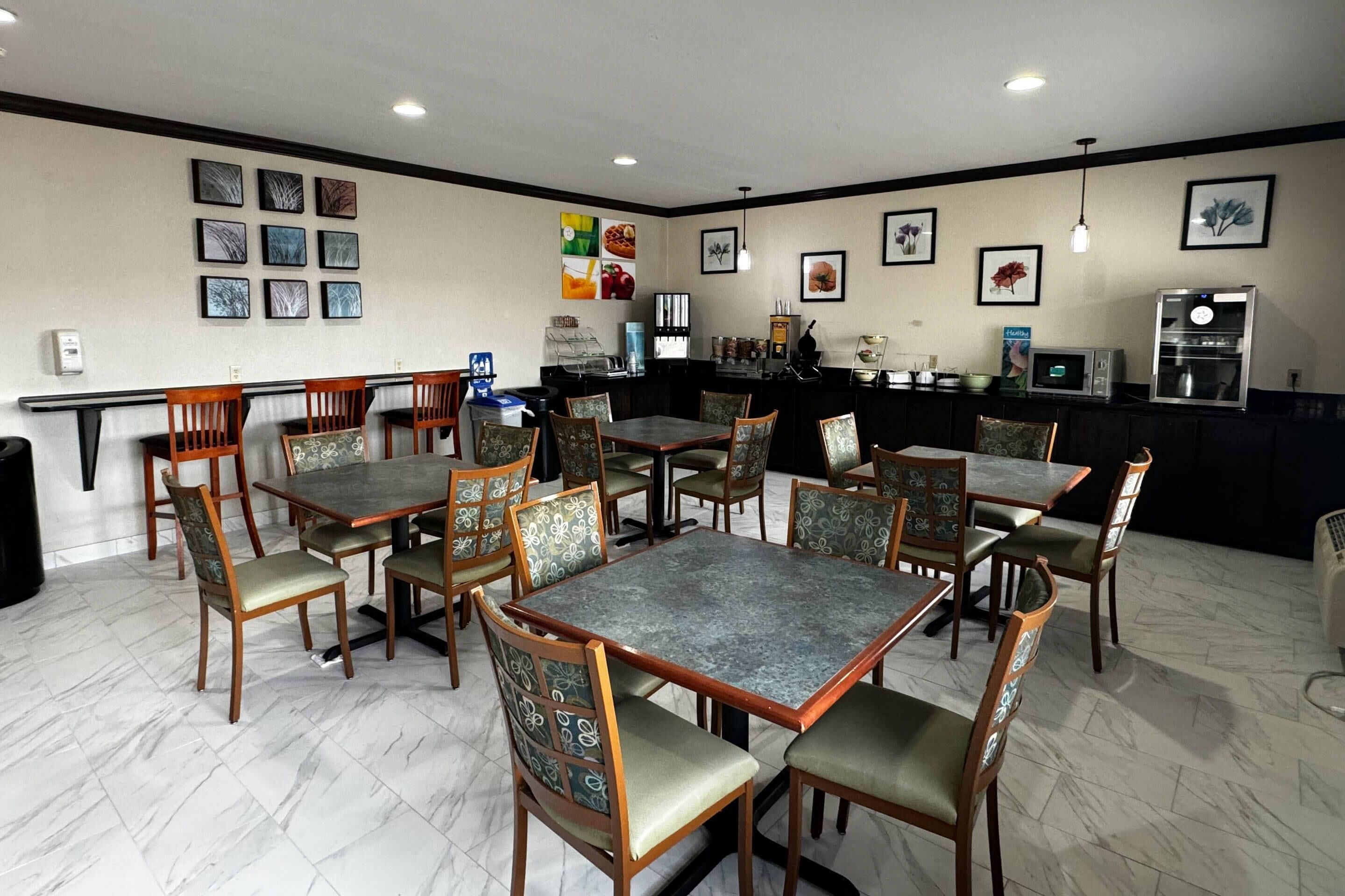 Free full breakfast on weekdays
