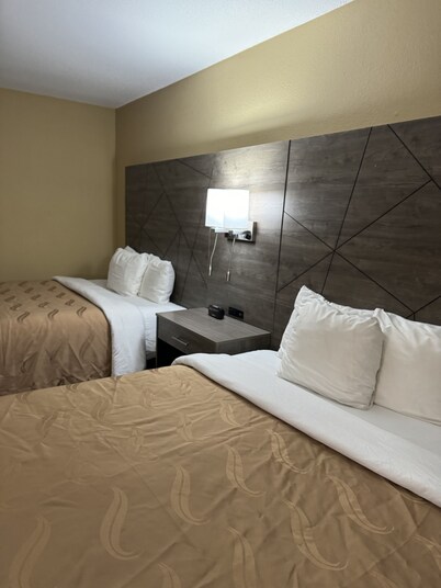 Quality Inn near I-72 and Hwy 51
