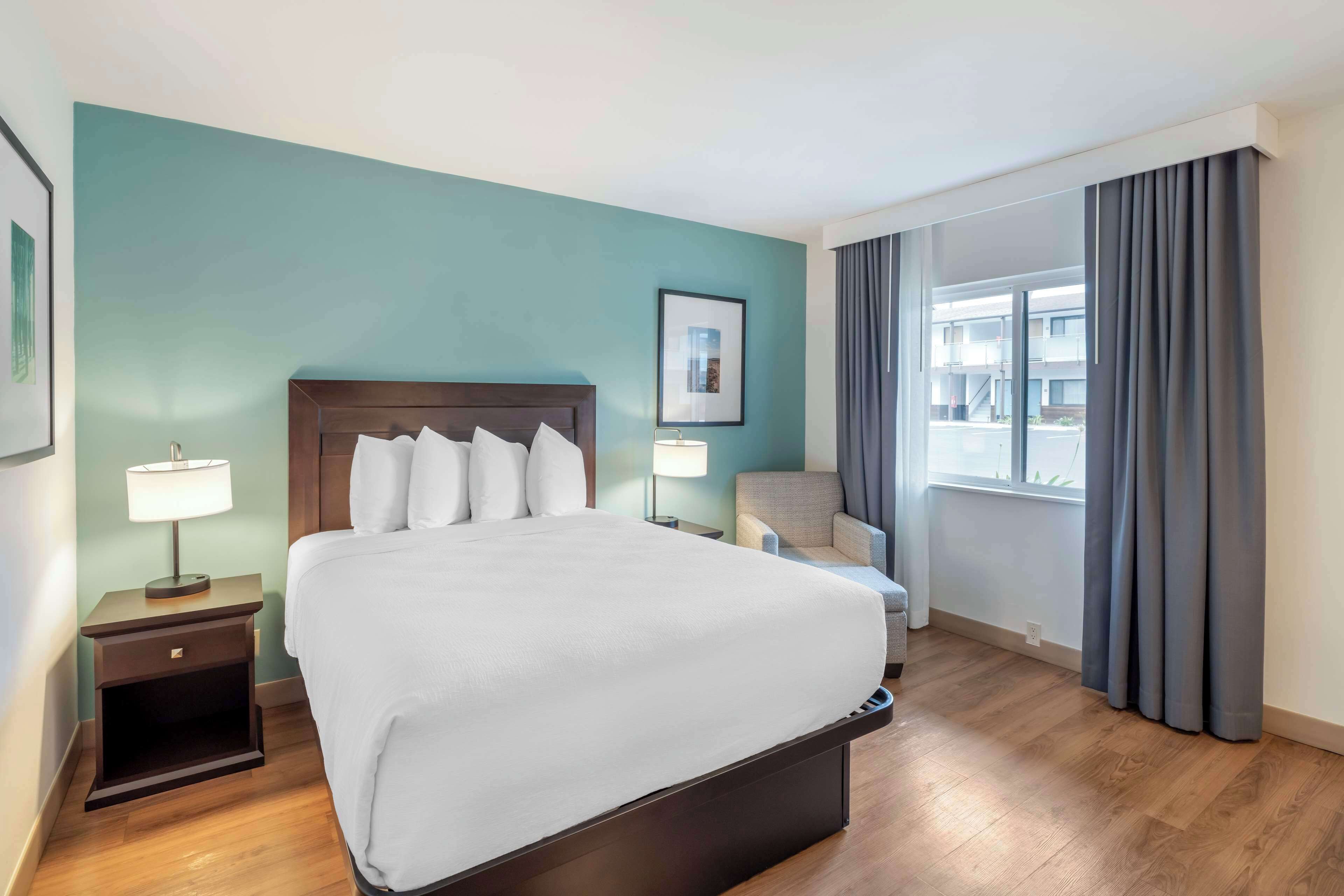 Standard Room, 1 King Bed, Non Smoking, Refrigerator & Microwave