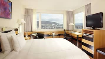 Classic Room, 1 Queen Bed, City View | Hypo-allergenic bedding, minibar, in-room safe, desk