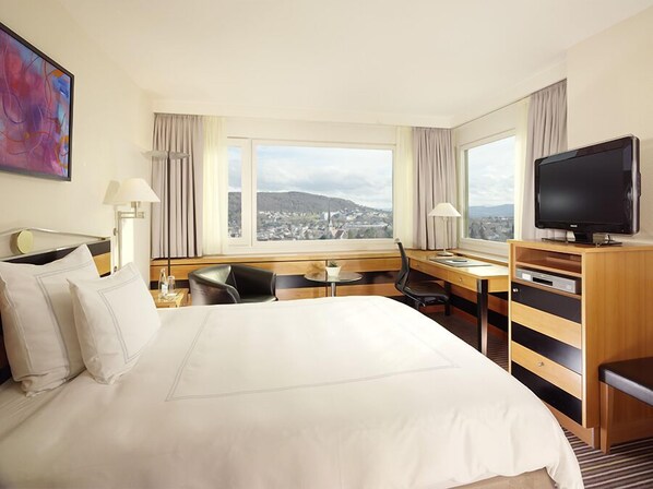 Classic Room, 1 Queen Bed, City View