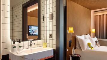 Hypo-allergenic bedding, minibar, in-room safe, desk