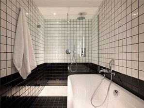 Eco-friendly toiletries, hair dryer - Swissotel Zurich (Zürich)