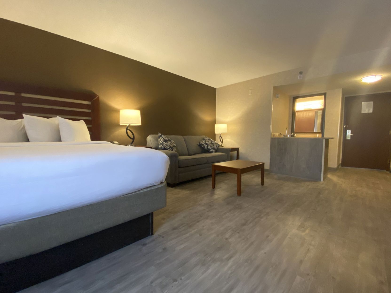 Escritorio, camas extra, wifi gratis y ropa de cama 